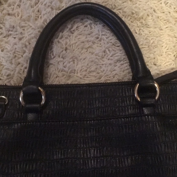 Liz Claiborne black textured handbag - Picture 3 of 8